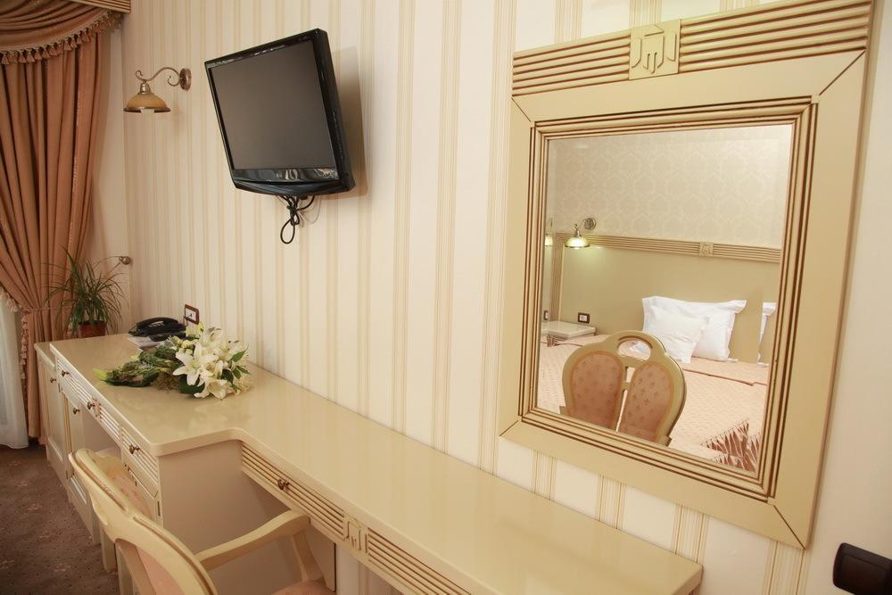Hotel Majestic ヤシ エクステリア 写真