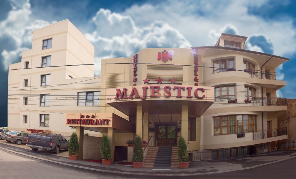 Hotel Majestic ヤシ エクステリア 写真