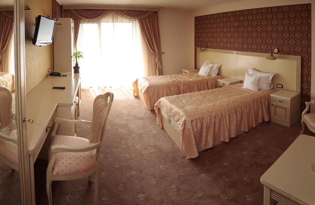 Hotel Majestic ヤシ エクステリア 写真
